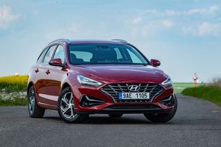 Poslední rodinné auto za normální prachy: Hyundai i30 1,5i CVVT je skvělé auto pro méně náročné - Garáž.cz